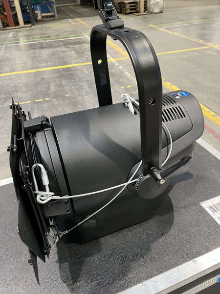 Cameo F4 D Daylight LED Fresnel, 520W, CRI 96 | Stage Experts