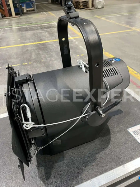Cameo F4 D Daylight LED Fresnel, 520W, CRI 96 | Stage Experts