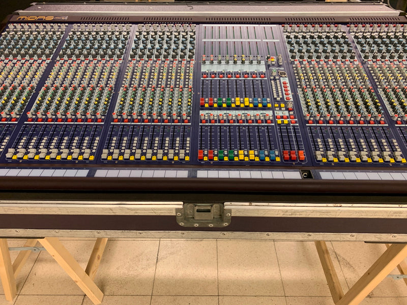 Midas Siena 400 Set – 40ch Analogue Console with Case