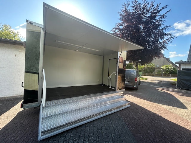 Promotional Exhibition Trailer 4.49 m – Stairs & Banner