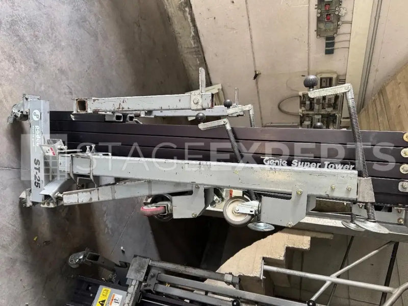 Genie ST-25 Super Tower Lift – Heavy-Duty Material Lift