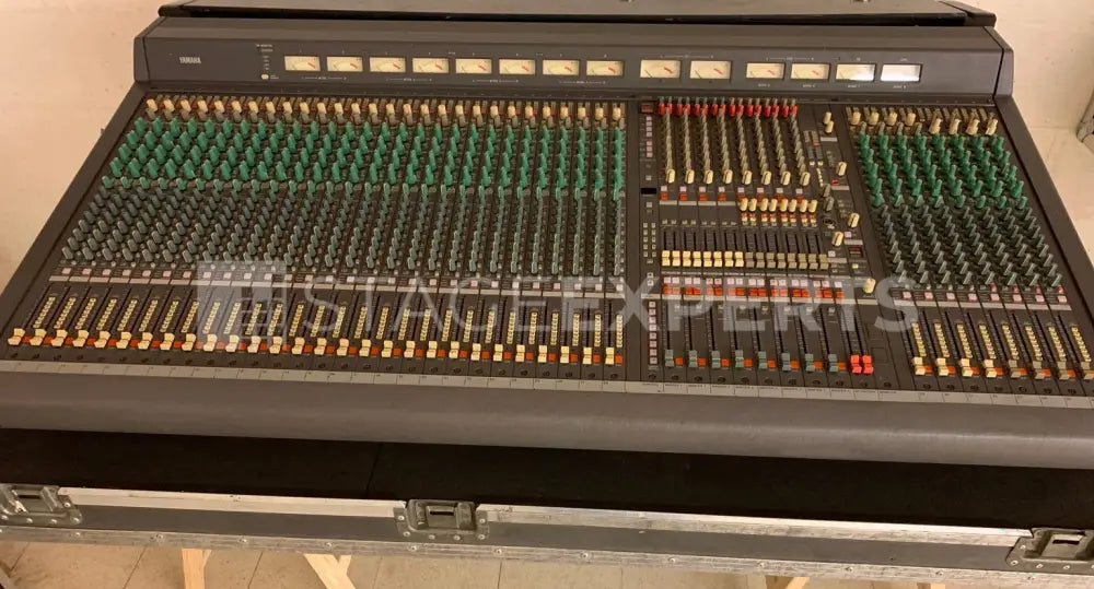 Yamaha PM3500 32+4 Analogue Console with PSUs & Flight Case