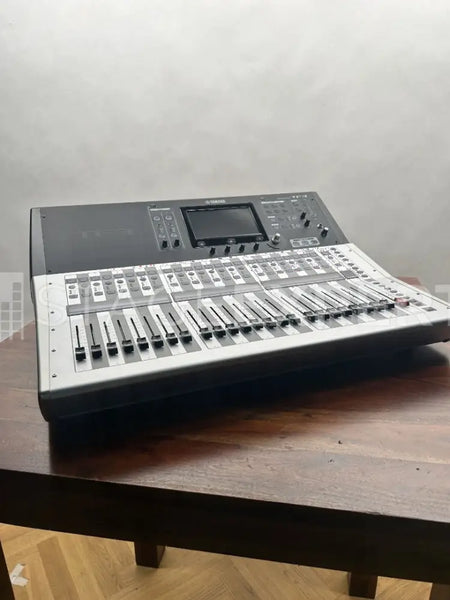 Yamaha TF3 Digital Mixing Console – Nearly New, 24 Faders