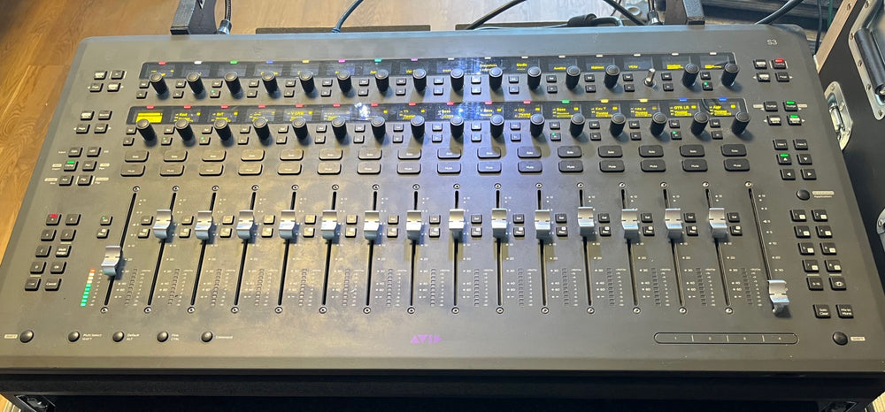 Avid S3L with E3 Processor – Digital Live Mixing Console