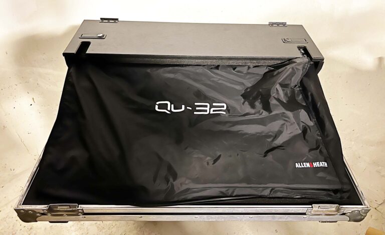 Allen & Heath QU-32 Chrome Mixer Bundle with Case & Cover