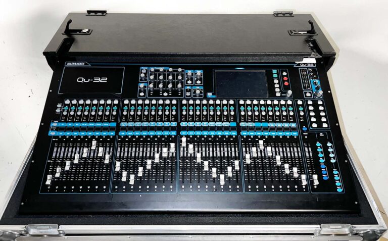 Allen & Heath QU-32 Chrome Mixer Bundle with Case & Cover