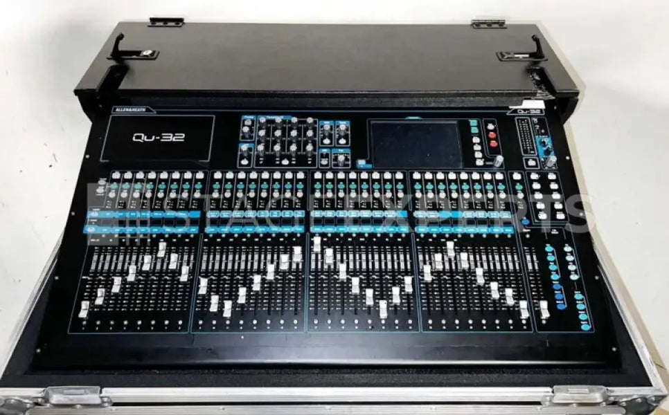 Allen & Heath QU-32 Chrome Mixer Bundle – Case & Cover