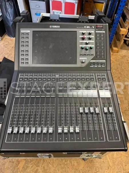 Yamaha QL1 Digital Mixer with Amptown Heavy-Duty Road Case