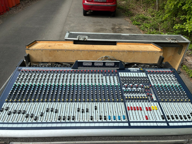 Soundcraft GB8 32+4 Analogue Console with Two-Part Flight Case