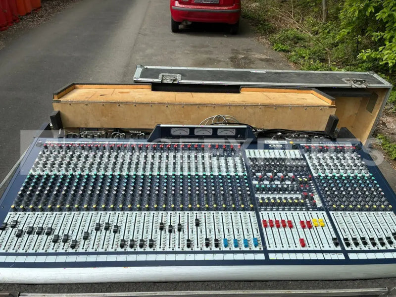 Soundcraft GB8 32+4 Analogue Console with Flight Case