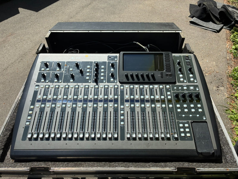 Behringer X32 Digital Mixing Console – 32‑channel Live Desk