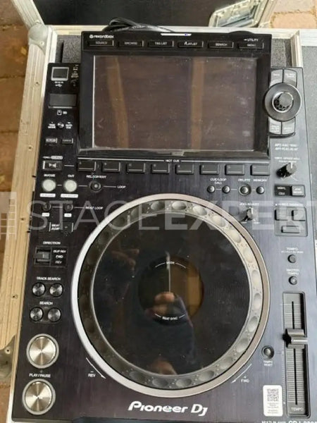 Pioneer CDJ-3000 Pair with Professional Case | Media Players