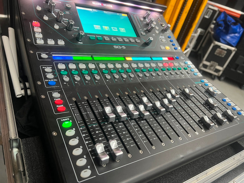 Allen & Heath SQ5 Digital Mixer Bundle with Case & Accessories
