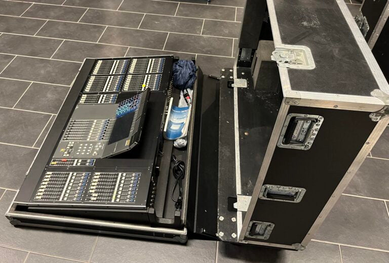 Yamaha M7CL Digital Mixing Console for Live & Theatre