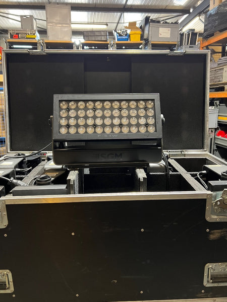 SGM P-5 TW Set – 7x LED Flood/Cyc Fixtures + Flight Case