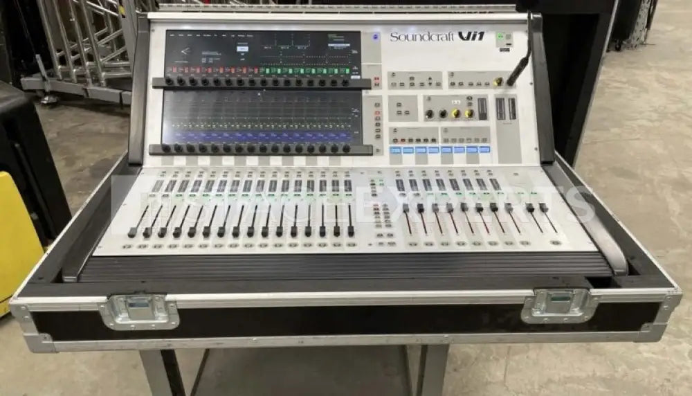 Soundcraft Vi1 System with 48in Stagebox & Case | Digital