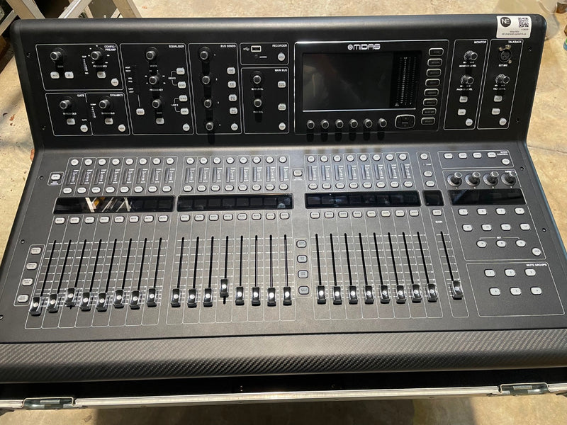 Midas M32 Digital Mixing Desk with Flight Case | Stage Experts
