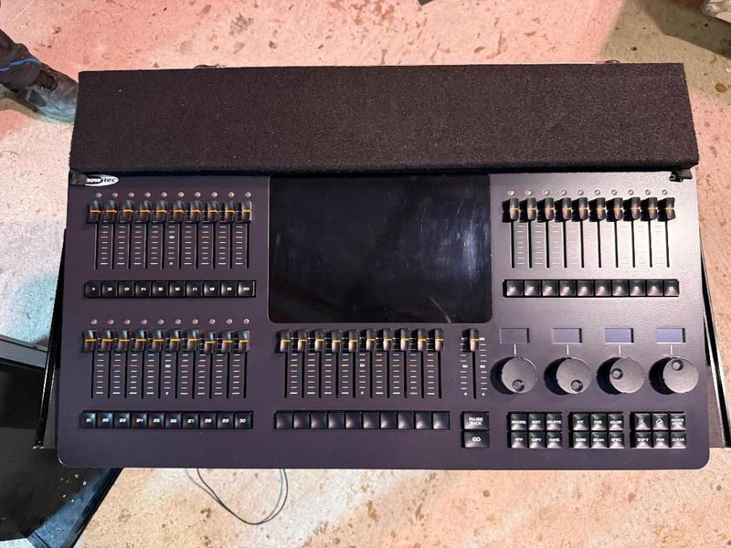 Showtec Lampy 40 2U Lighting Console – 2 DMX Universes
