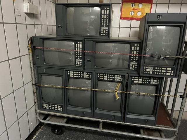 BARCO CVM-3537 14 Zoll Trinitron Monitore, ungeprüft als Ersatzteilträger
