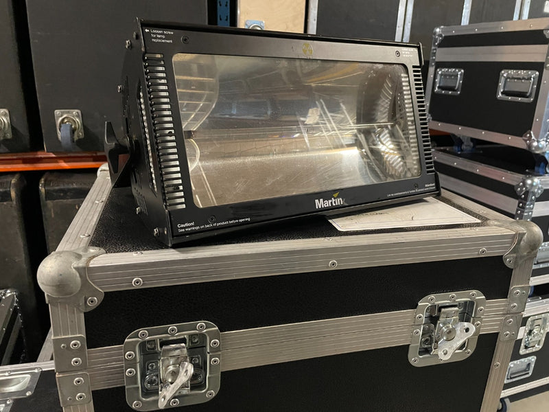Martin Atomic 3000 – 2-Piece Strobe Set with Flight Case
