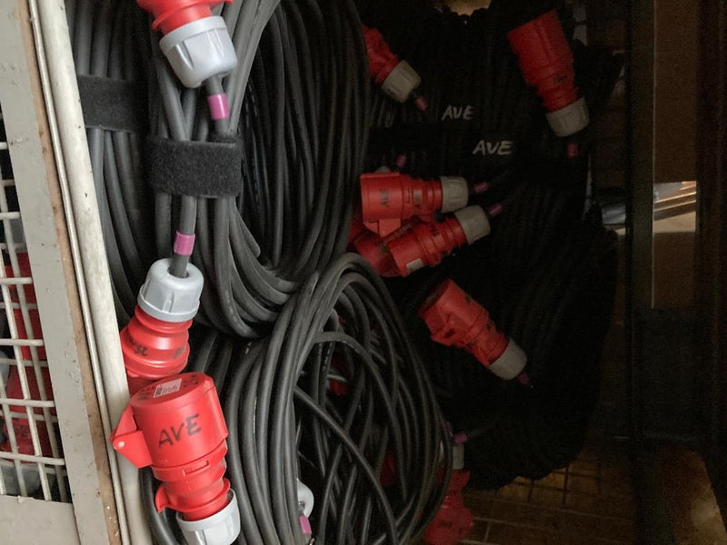 Job lot: 216x CEE 16A 4‑pole motor cables, assorted lengths
