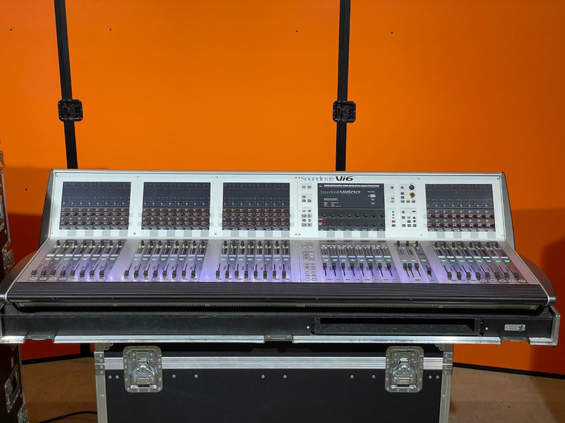 Soundcraft Vi600 Surface with Amptown Cases | Digital Mixer