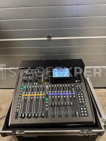 Behringer X32 Compact with Thon Flightcase – Very Good