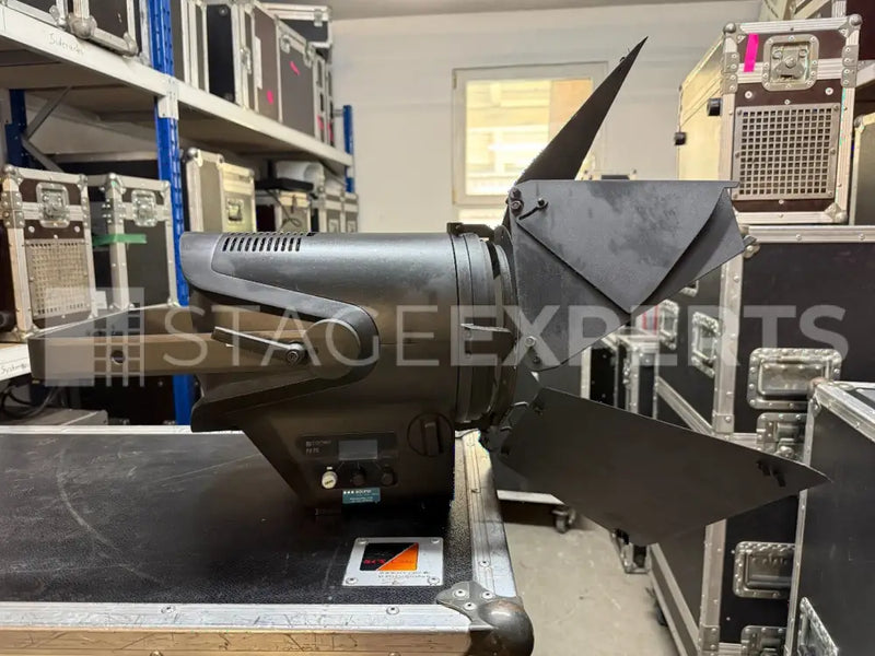 Cameo F2 FC LED Fresnel, 240W RGBW, 18–55° Zoom