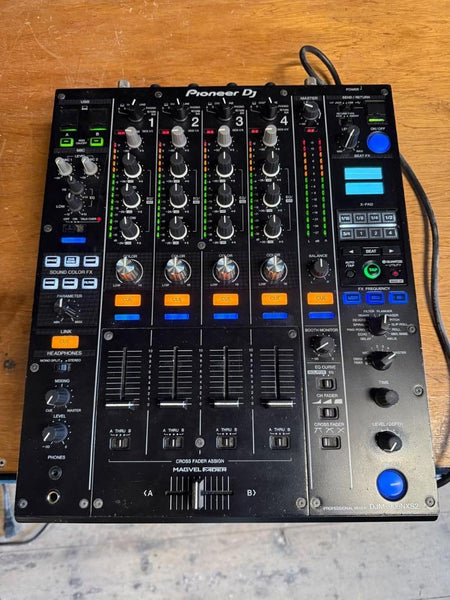 Pioneer DJ DJM-900NXS2 Pro Mixer incl. Bag & Decksaver