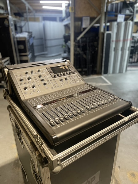 Midas M32R Live with DL16 Stagebox & Case – Digital Mixer