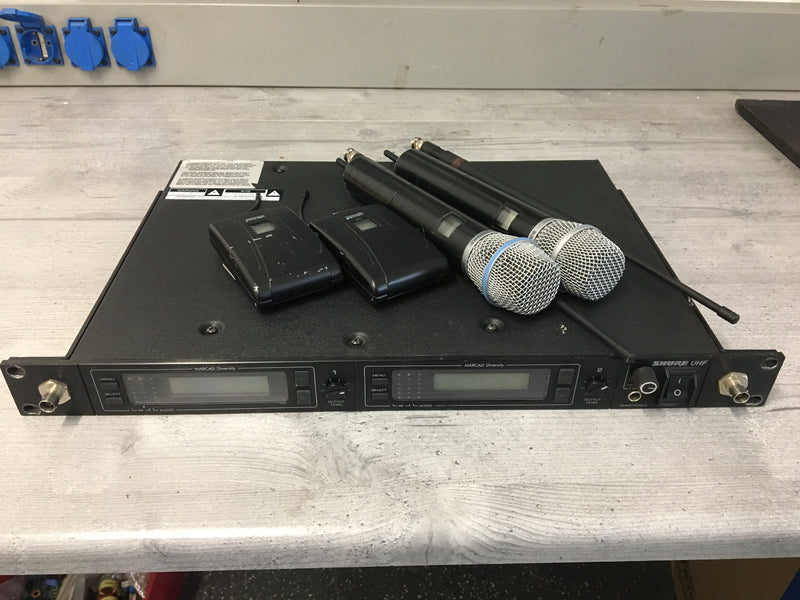 Shure U4D Wireless System – Dual Receiver, 2 Handhelds, 2 Bodypacks