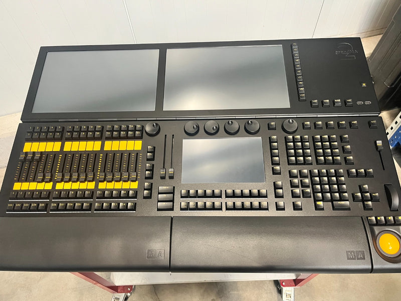 MA Lighting grandMA2 light console – professional lighting control