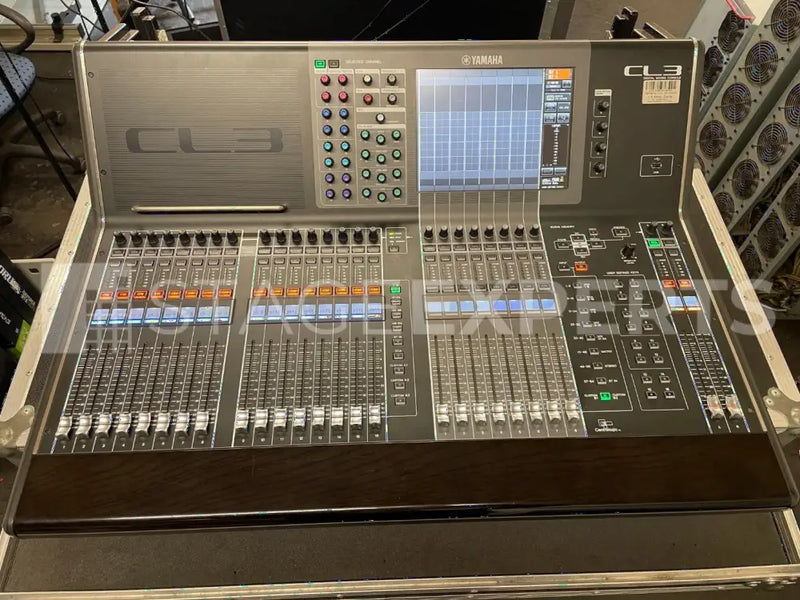 Yamaha CL3 Digital Mixer with Case – 64‑Channel Console