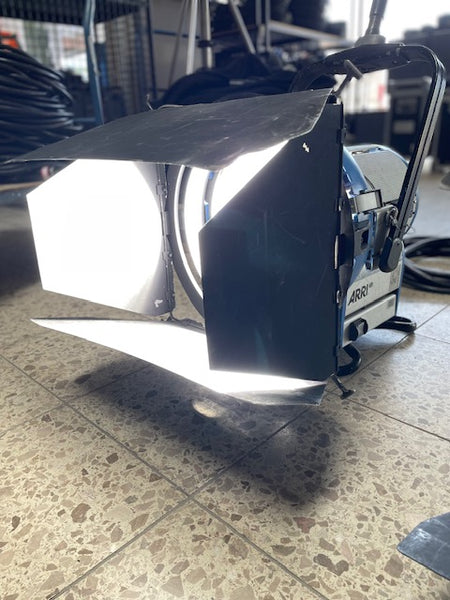 ARRI M18 Open Face HMI Set – 1.8kW Flicker‑Free Kit