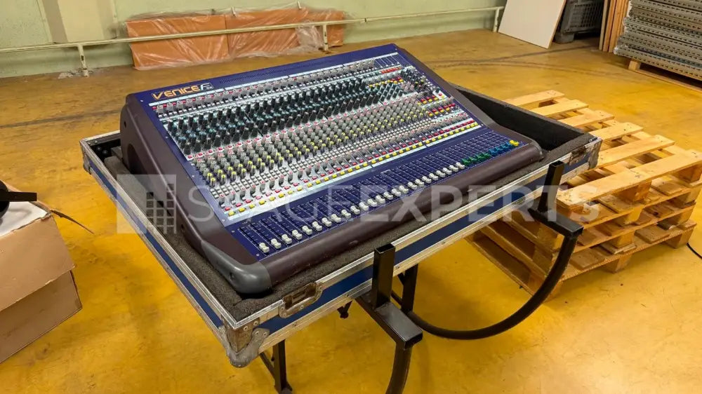 Midas Venice F32 Analogue Mixing Console – Used | Stage Experts