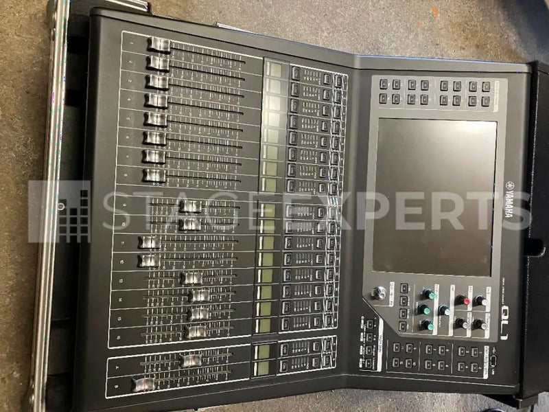 Yamaha QL1 Digital Mixer in Flight Case with Doghouse, Power Strip