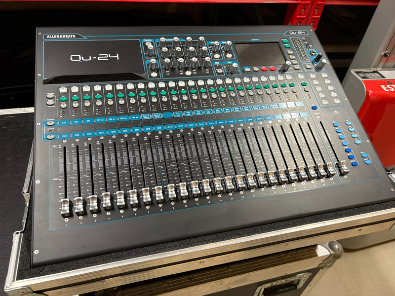 Allen & Heath QU-24 Digital Mixing Console with Case