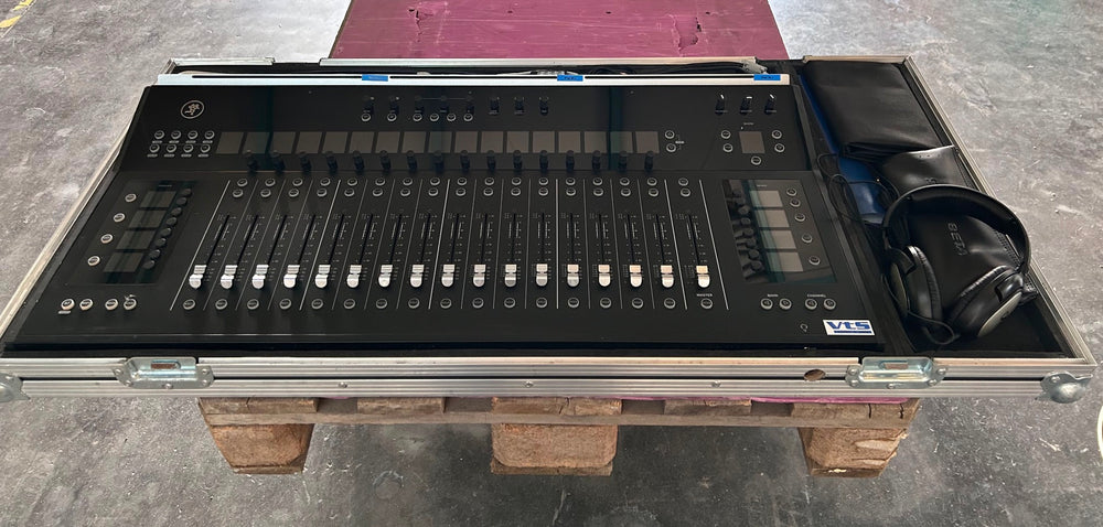 Mackie DL32R + DC16 AXIS System with Dante & Cases
