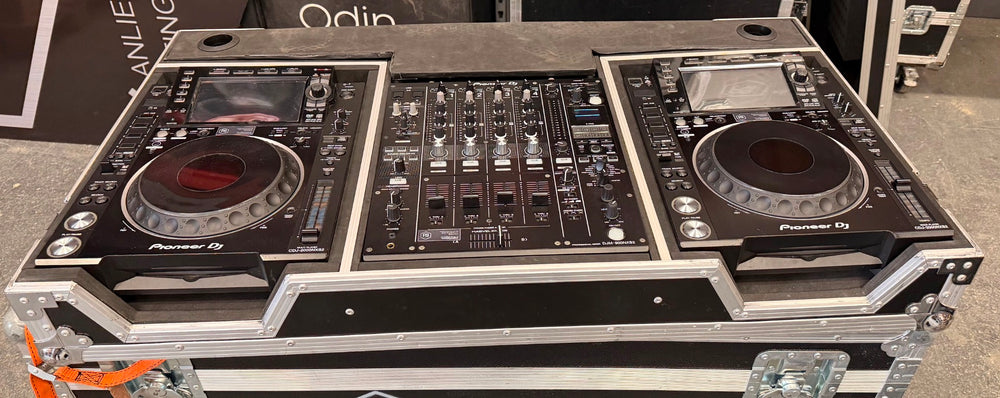 Pioneer DJ CDJ-2000NXS2 x2 + DJM-900NXS2 Set with Case