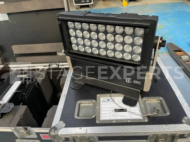 CLF Lighting ARES RGBW – Set of 4 with 1/4 Flightcase, IP65