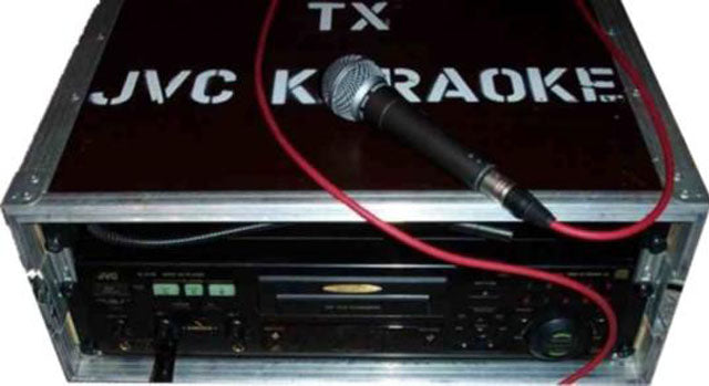 JVC Karaoke Player with 18 German VCDs & 2 Mics