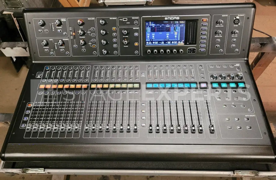 Midas M32 Digital Mixing Console with Flight Case – 32‑ch Pro
