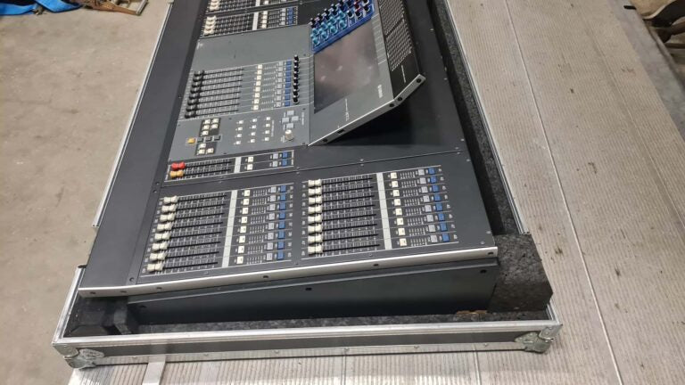 Yamaha M7CL48-ES + 3x SB168-ES Stageboxes with Cases