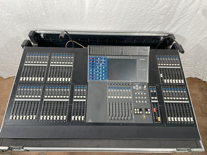 Yamaha M7CL-48 Digital Mixing Console with Dante, Flightcase