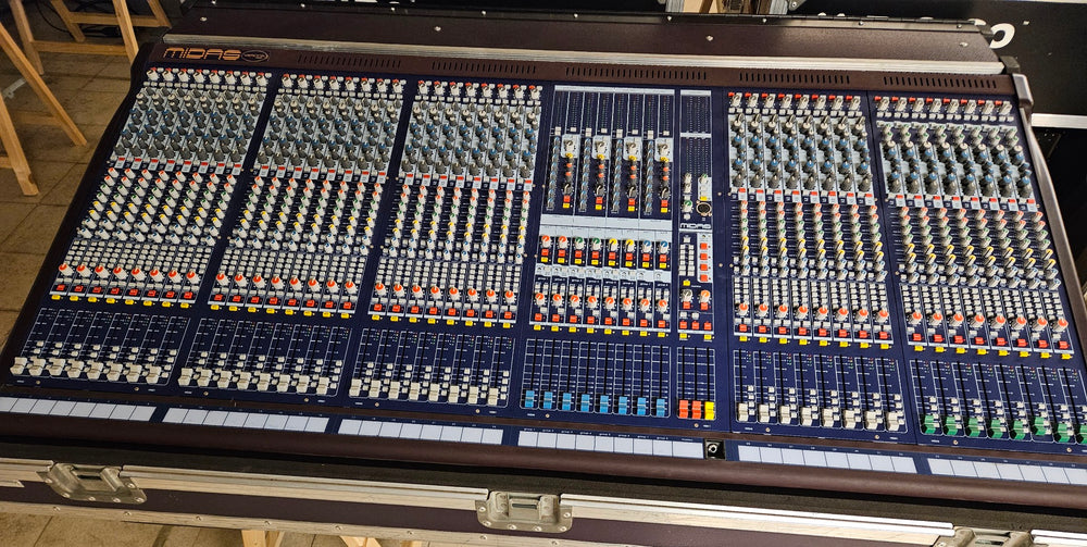 Midas Verona 400 Analogue Mixing Console – Set with Case