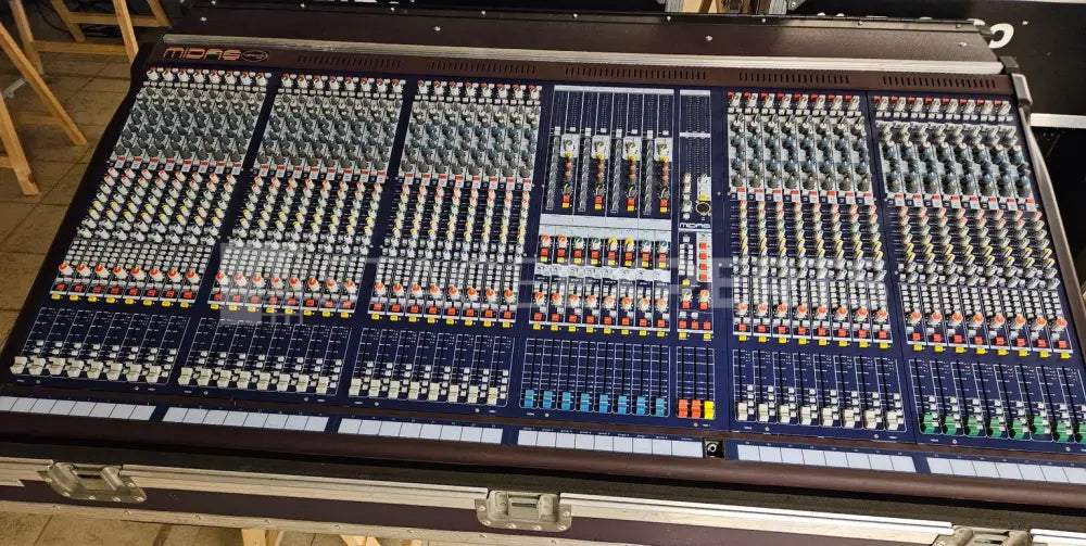 Midas Verona 400 Analogue Console with Case | Stage Experts