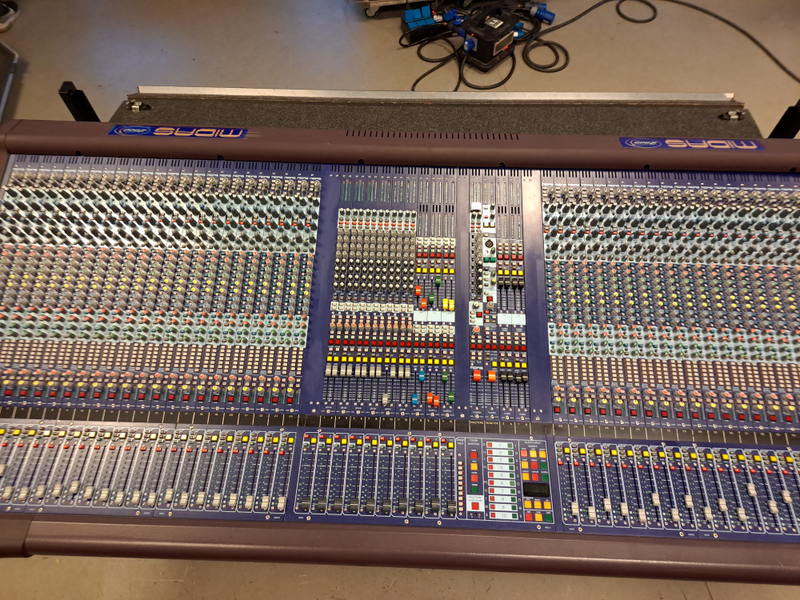 Midas Heritage 2000 Analogue Mixing Desk – Used, Touring Case
