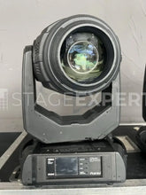 Load image into Gallery viewer, Robe Pointe - Used
