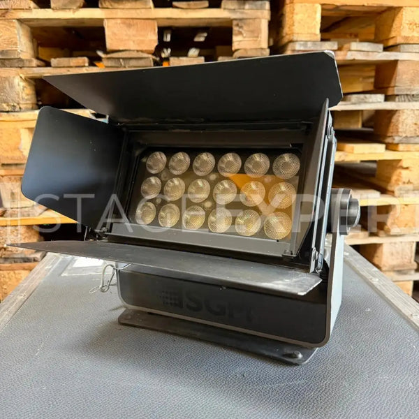 SGM P2 LED Floodlight 43° RGBW IP65 – Set of 4 + Case