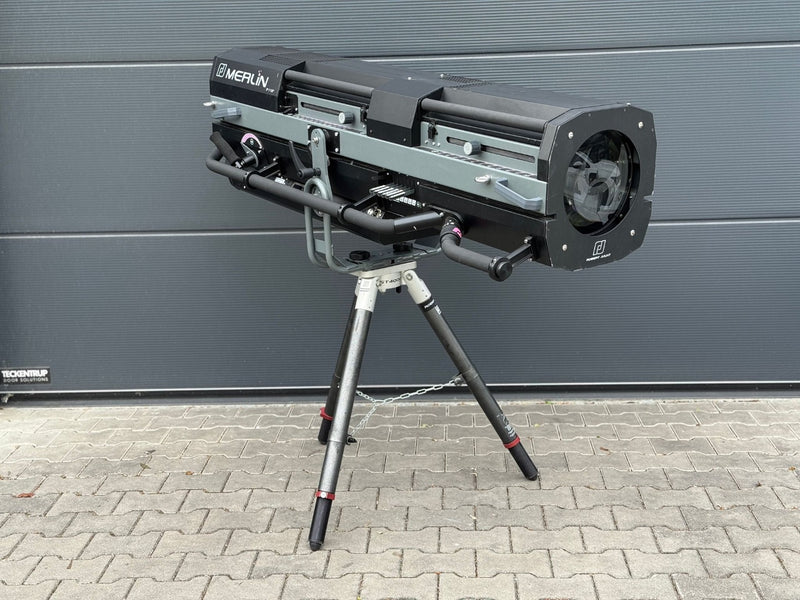 Robert Juliat Merlin 2500 HMI Followspot with Case